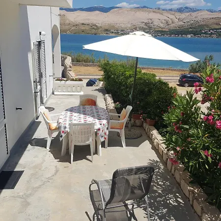 Maestral Fabijanic * باغ