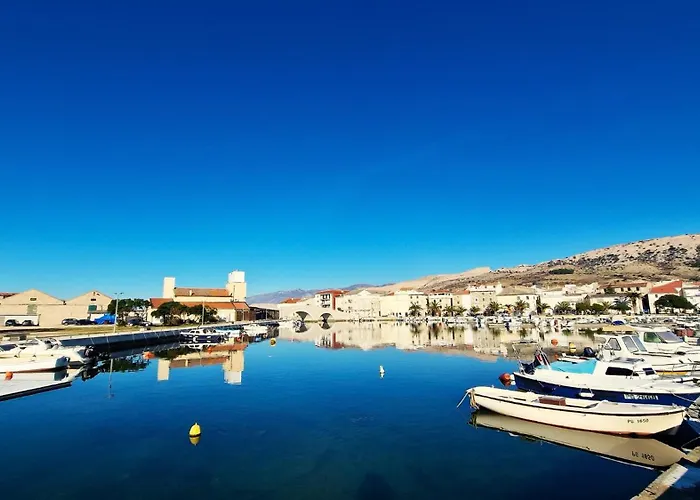 Maestral Fabijanic Daire Pag Town